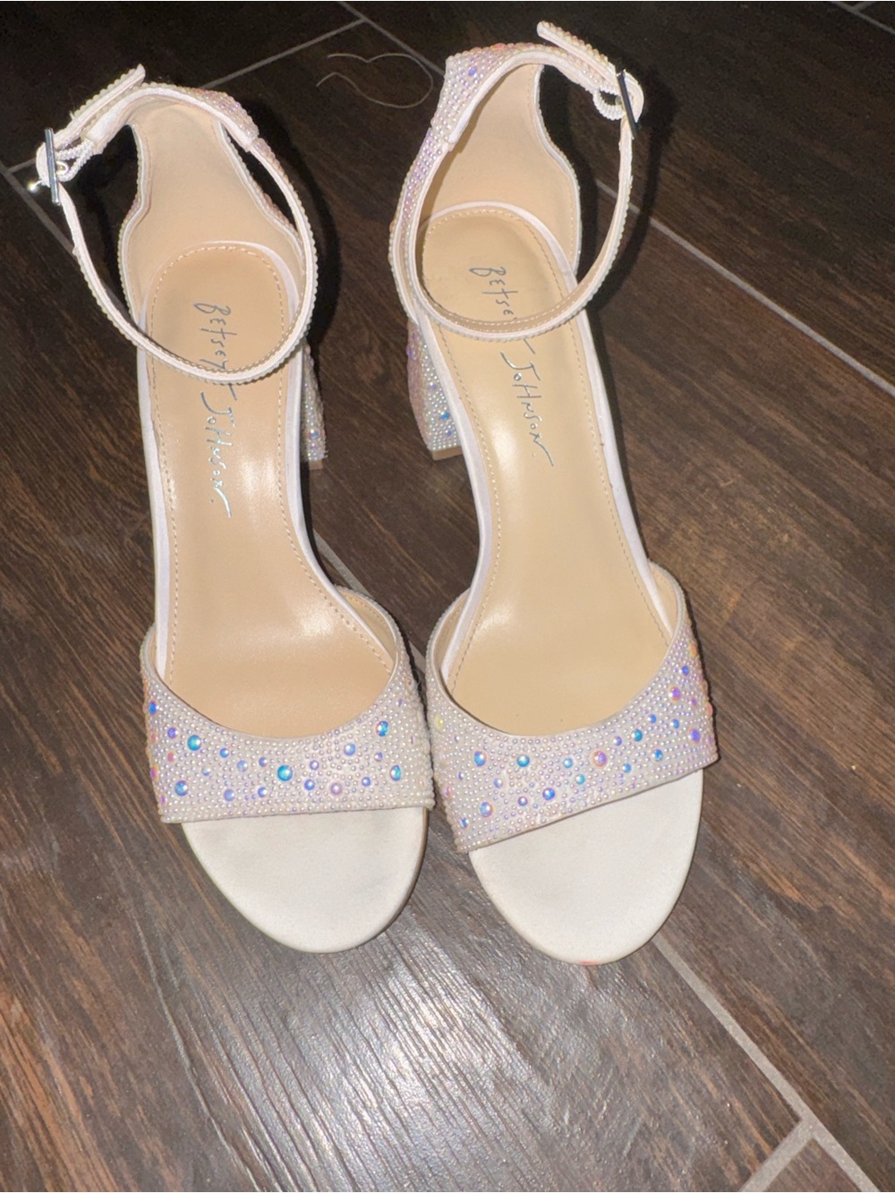 Betsey Johnson Mari Pearl Block Heels White Satin Bridal Wedding Shoes 8